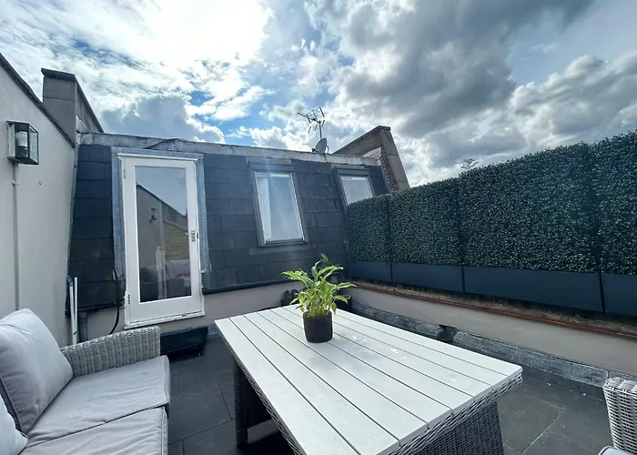 Beautiful And Spacious 2 Bed, 2 Bath Apartment Bordering Fulham And Chelsea - Entire Apartment With Private Entrance