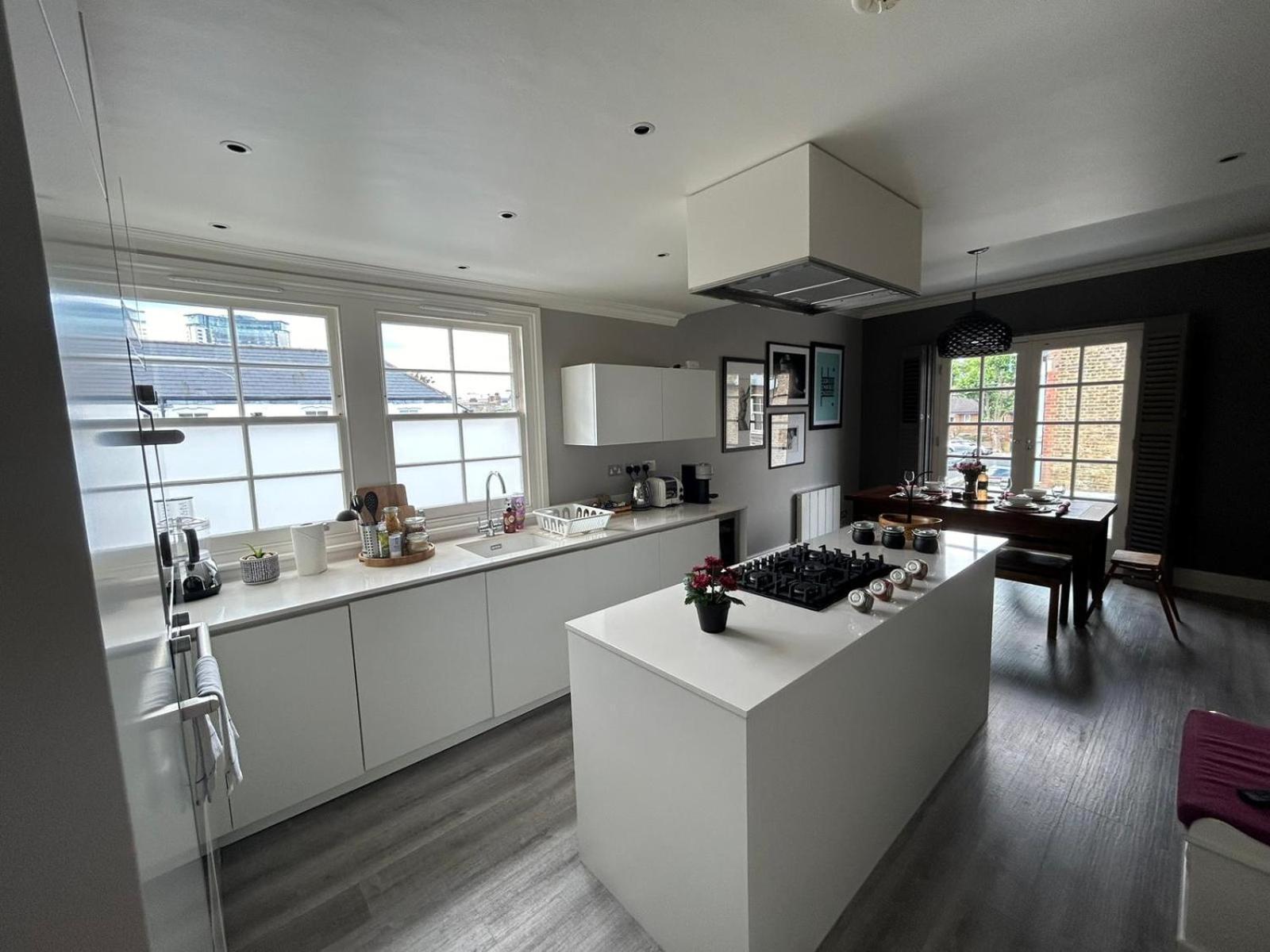 Appartamento Beautiful And Spacious 2 Bed, 2 Bath Bordering Fulham And Chelsea - Entire With Private Entrance *